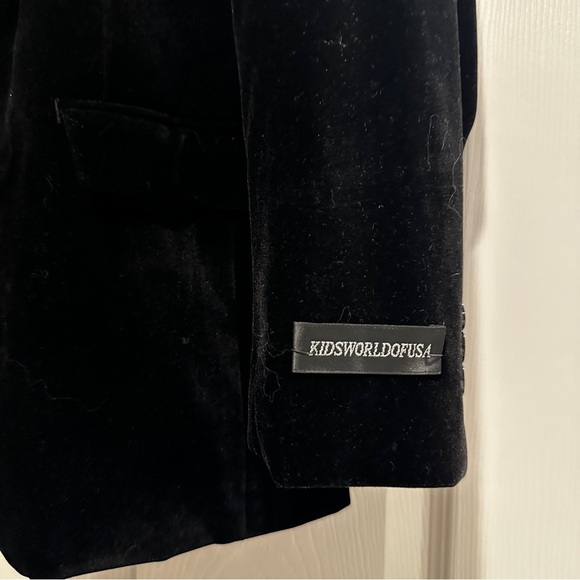 {preloved} Boy’s Classic Black Velvet Blazer - Picture 6 of 11